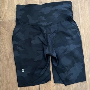 Lululemon - Running / Bike Shorts - Size 6